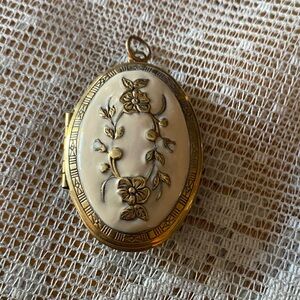 Absolutely Beautiful Large Brass & Cream Floral Enamel Locket Pendant with key